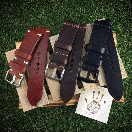 Minimalist 2-piece leather Apple watch straps, handcrafted by Cozy Handmade | Full Grain Italian Vegetable-Tanned